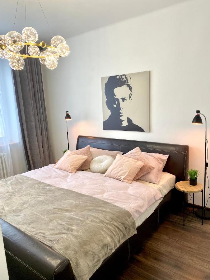 James Dean Apartment - Next To Nivy Bus Station & Mall บราติสลาวา ภายนอก รูปภาพ