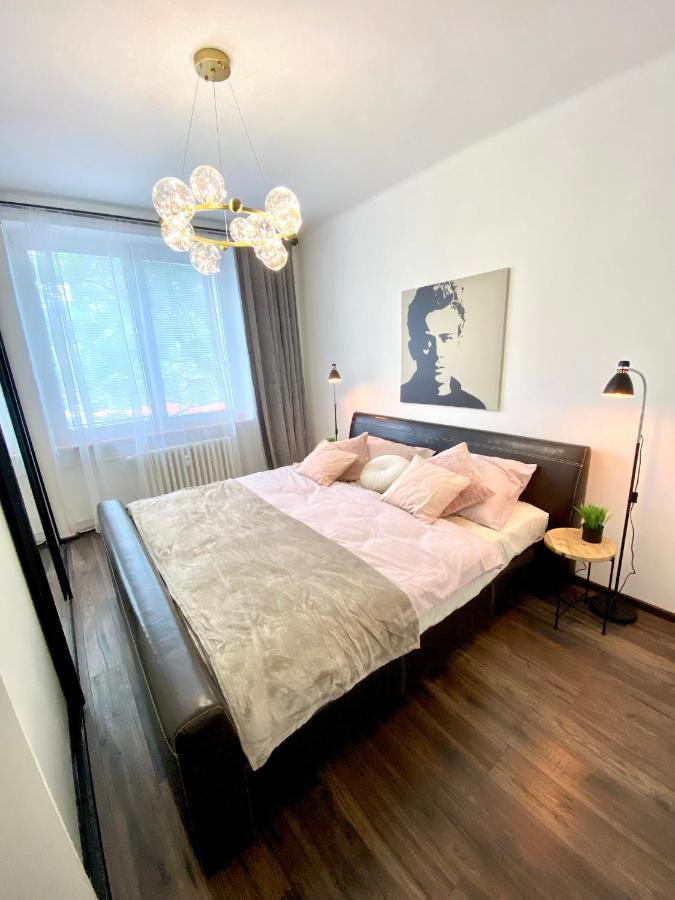 James Dean Apartment - Next To Nivy Bus Station & Mall บราติสลาวา ภายนอก รูปภาพ