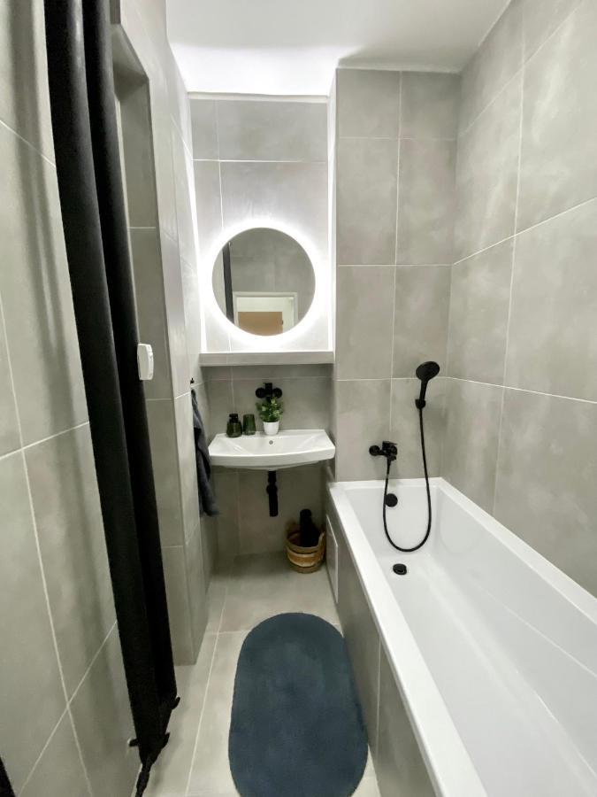 James Dean Apartment - Next To Nivy Bus Station & Mall บราติสลาวา ภายนอก รูปภาพ